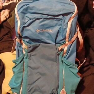 Columbia hydration backpack Unisex 2L liquid capacity Bookbag Hiking two toned